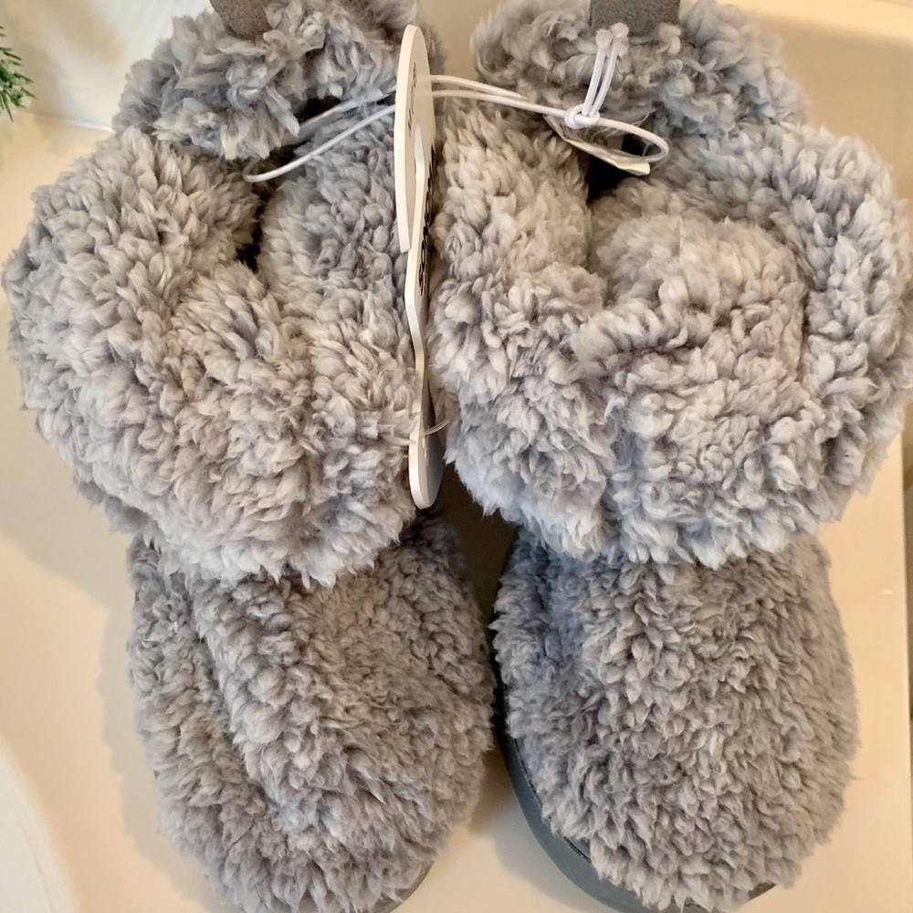 🔵 NWT Gray Sonoma Slippers Size 7 / 8